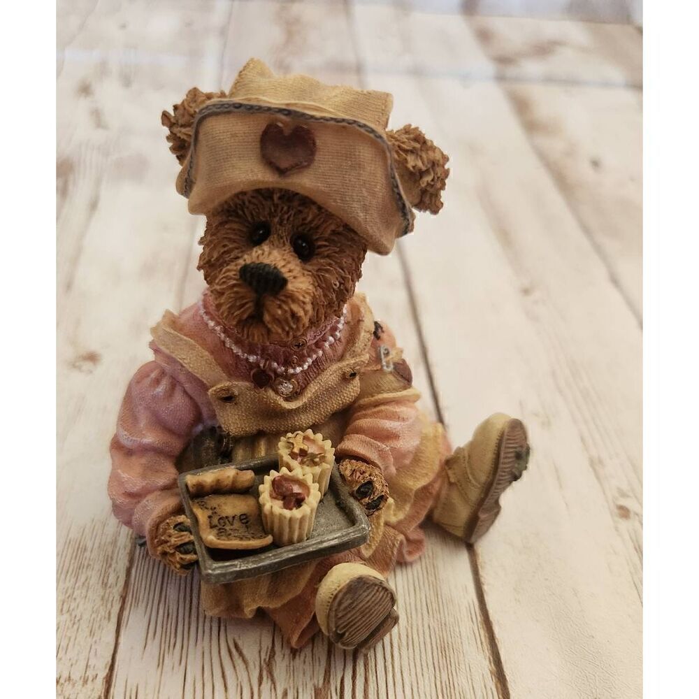 🎁Vintage Boyd's Bears nurse figurine